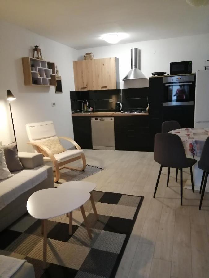מאקרסקה Apartman Grgic מראה חיצוני תמונה