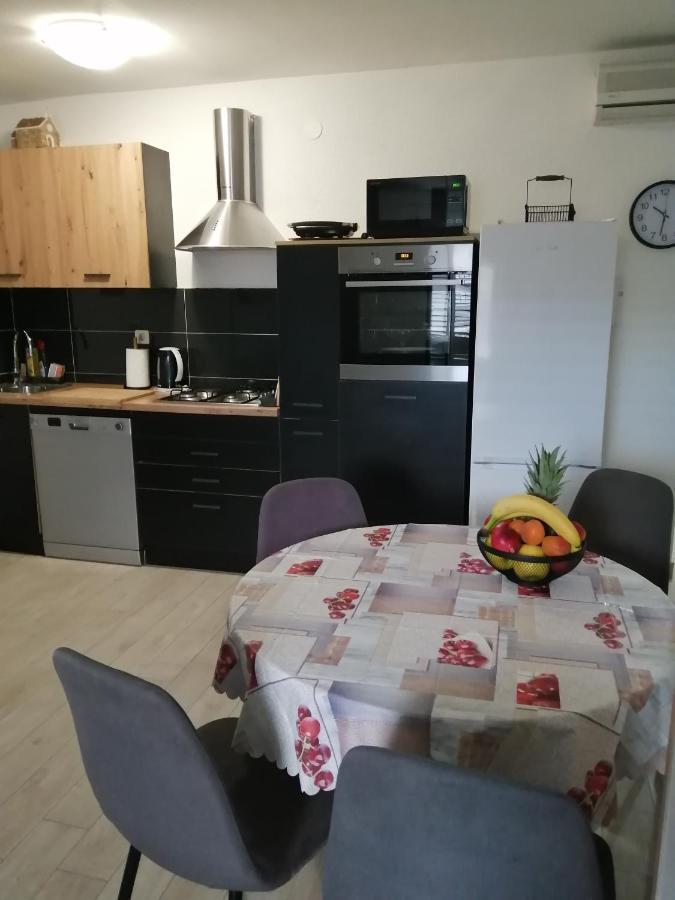 מאקרסקה Apartman Grgic מראה חיצוני תמונה